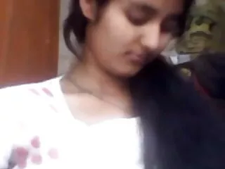 लैटिना न्यू सेक्सी हिंदी मूवी को चेहरे का कमशॉट मिला