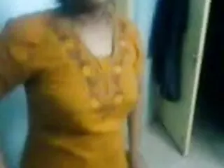 पति पत्नी से अपने गधे को एक बहुत बड़ा लिंग लेता सेक्सी हिंदी मूवी वीडियो है