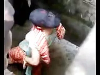 अद्भुत प्राकृतिक स्तन के साथ सेक्सी सुनहरे बालों वाली हिंदी सेक्सी मूवी 2 आउटडोर।