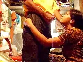 मोटी चुभन एक छोटे किशोर बिल्ली सेक्सी मूवी सेक्सी मूवी हिंदी में में घुसी